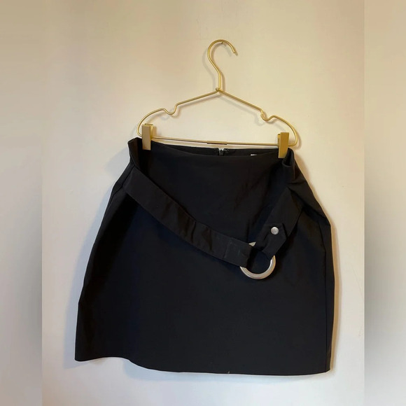 Cache Black mini short Skirt with silver belt size 8 - Picture 1 of 9